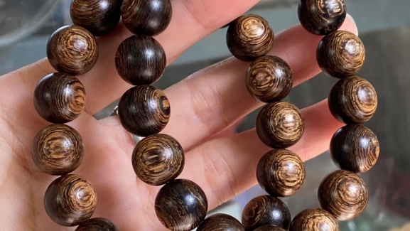 Ý nghĩa của Vòng Tay Trầm Hương 108 Hạt